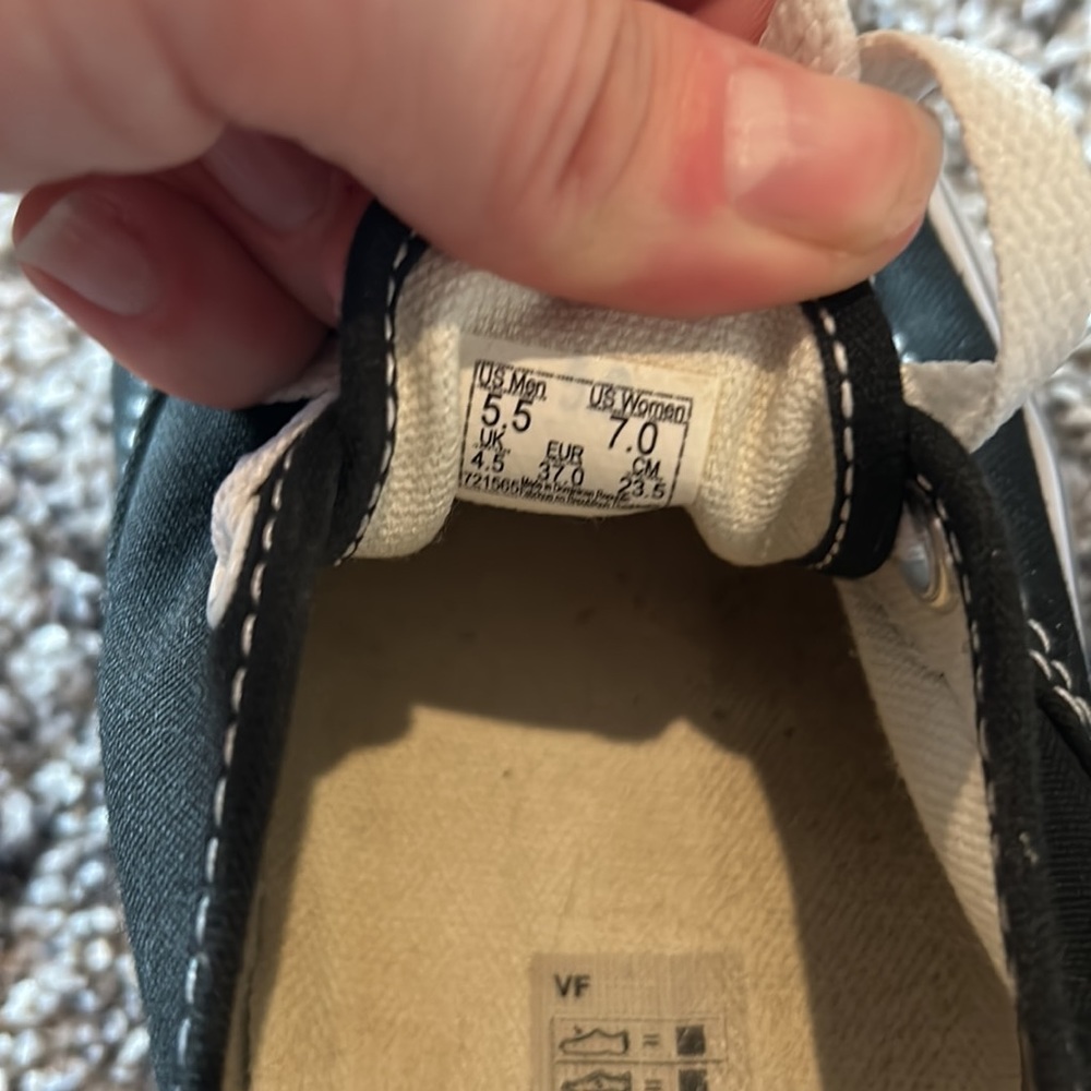Vans - Picture 3 of 6
